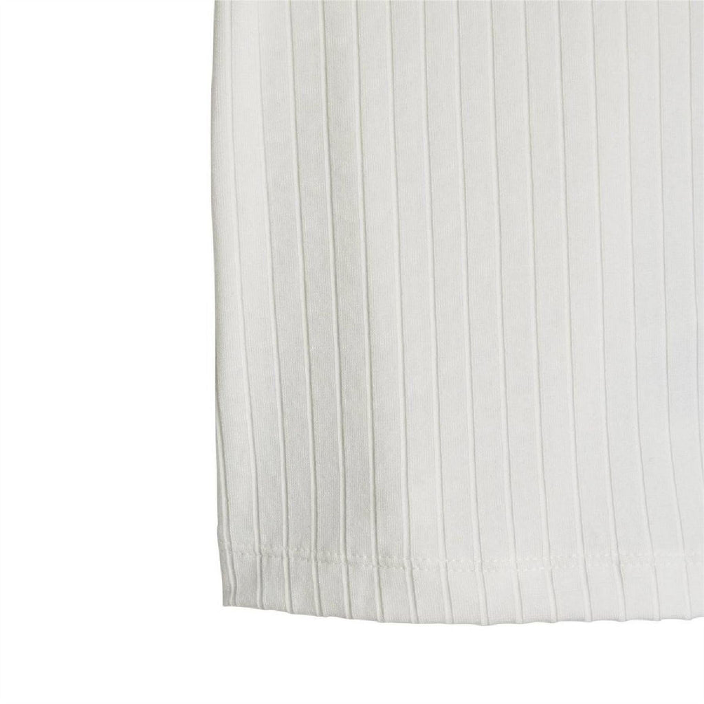 White vertical-rib T-shirt with stitched hem and ribbed sleeve opening
