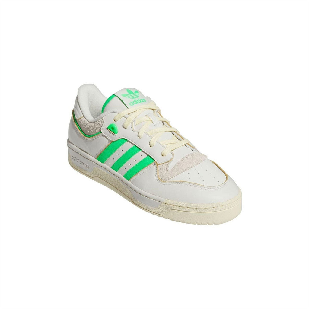 Low-top trainers in white with green accents, padded tongue and lace-up closure