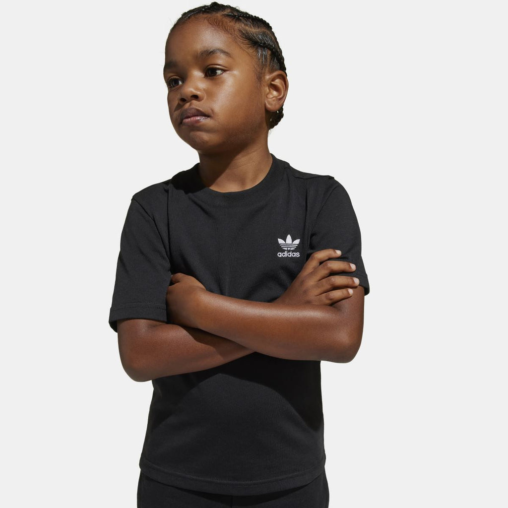 Black juniors T-shirt with adidas logo on chest