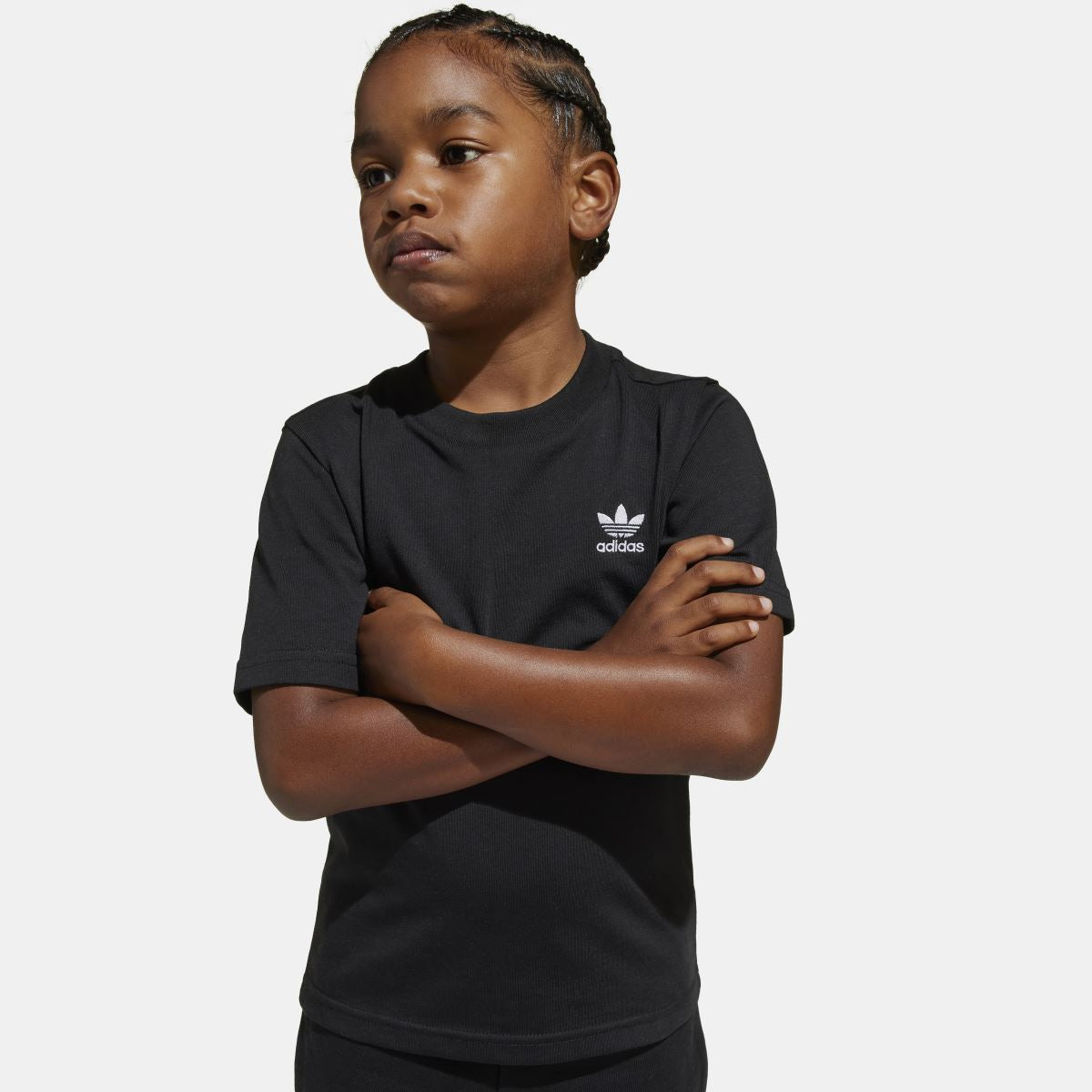 Black juniors T-shirt with adidas logo on chest