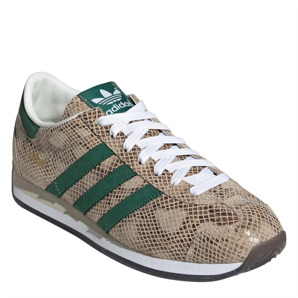 adidas Originals low-top sneakers with white laces, beige textured upper, green stripes