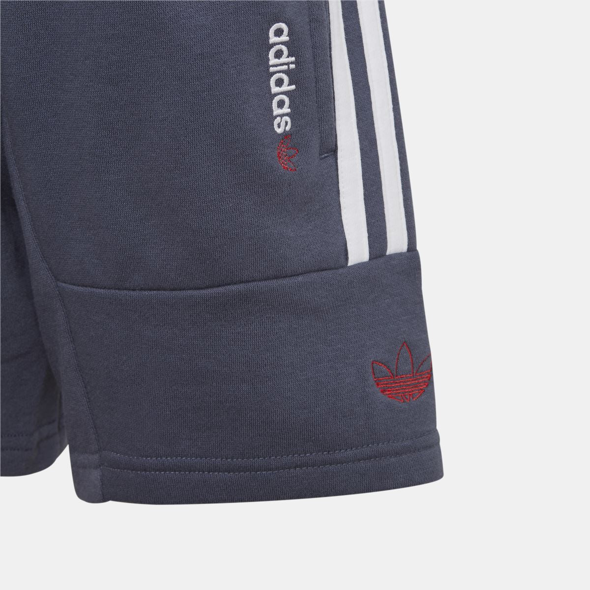 adidas Originals juniors shorts and T-shirt set for ages 8-16, featuring casual athletic style and classic brand logo.
