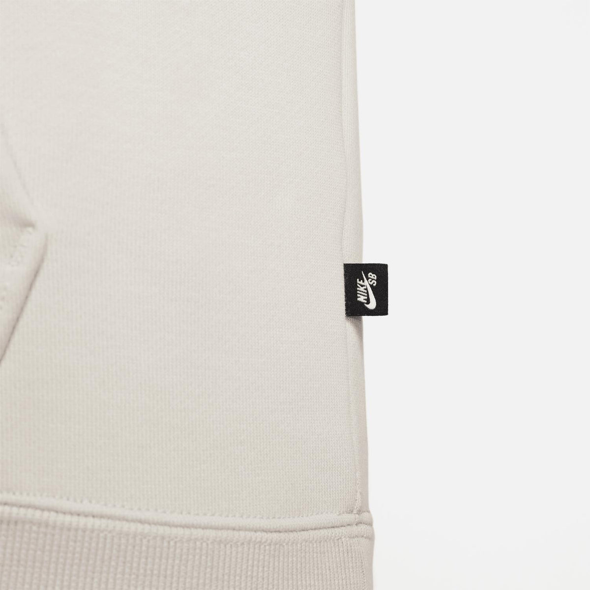 Sb Oval Logo Fleece Pullover Hoodie In Light Bone/deep Jungle