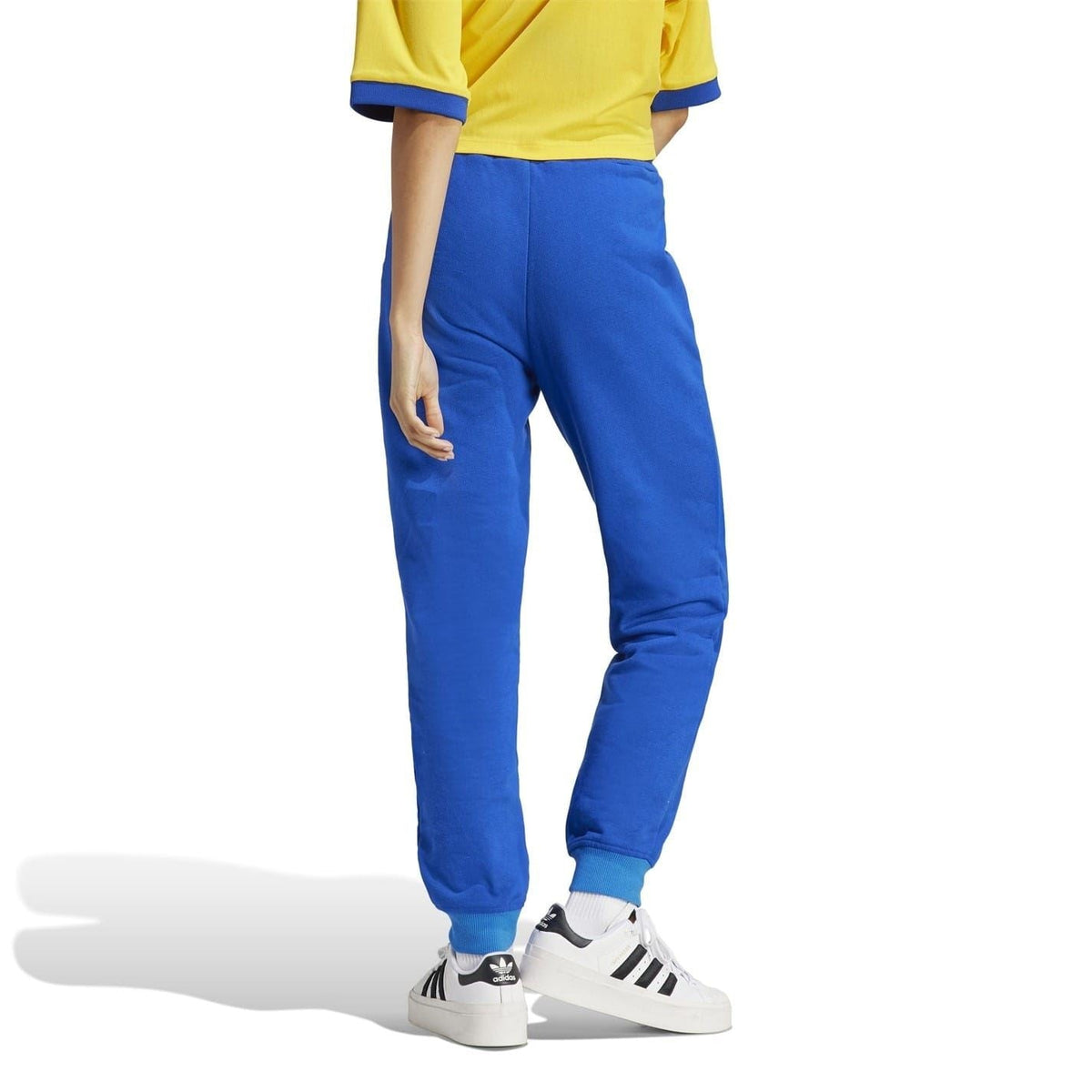 adidas Originals casual sweatpants with elastic waistband and tapered fit, made from soft fabric for comfortable everyday wear