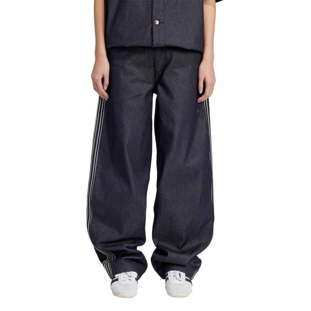 Wide-leg indigo jeans with side stripe panel and roomy relaxed fit