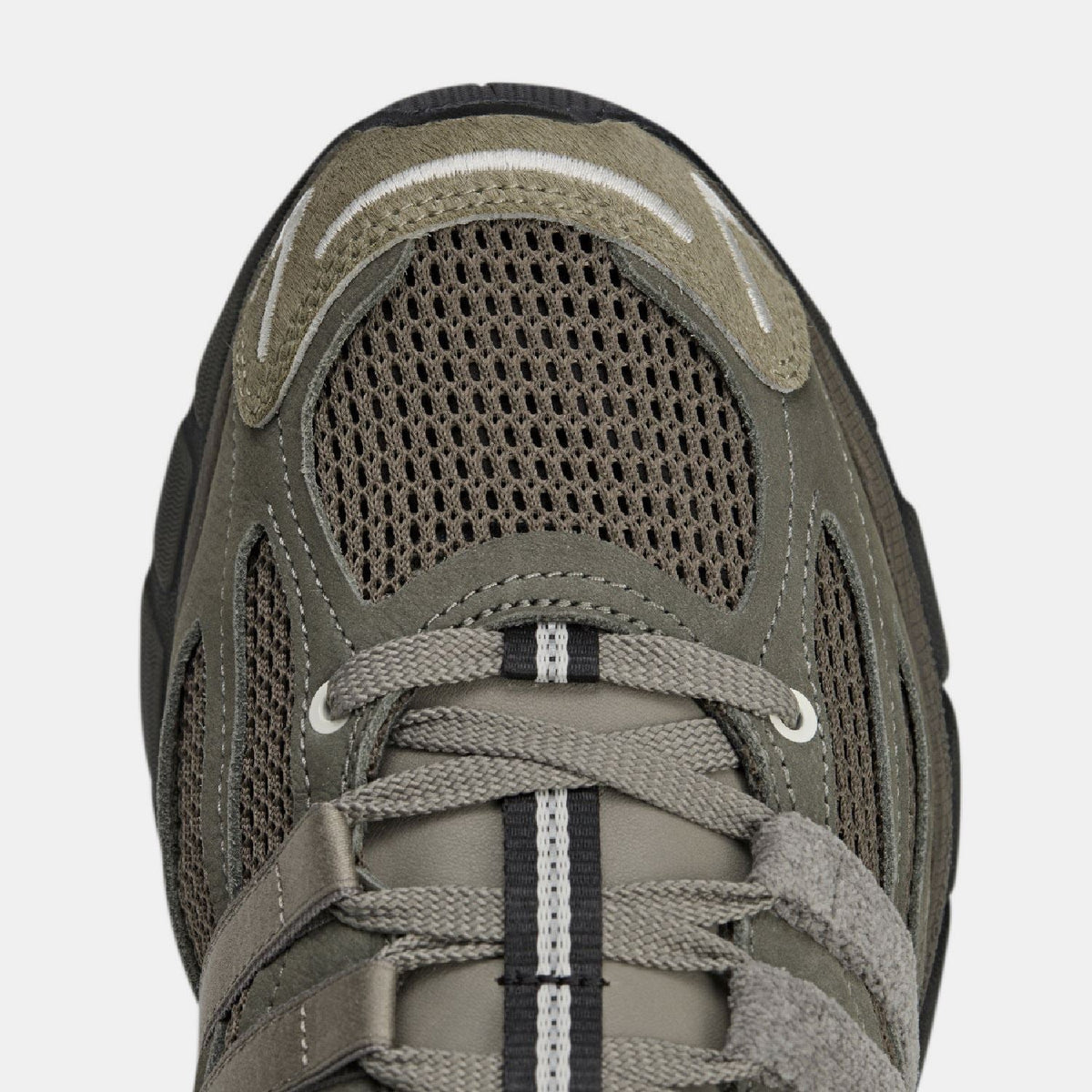 Cushion STFM trainers close-up, breathable mesh upper with gray laces