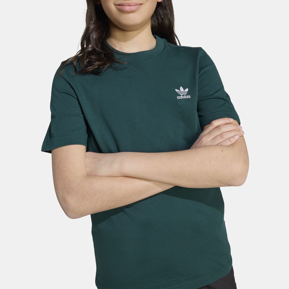 adidas Originals juniors' T-shirt for ages 8-16, featuring classic design and comfortable fabric for active wear