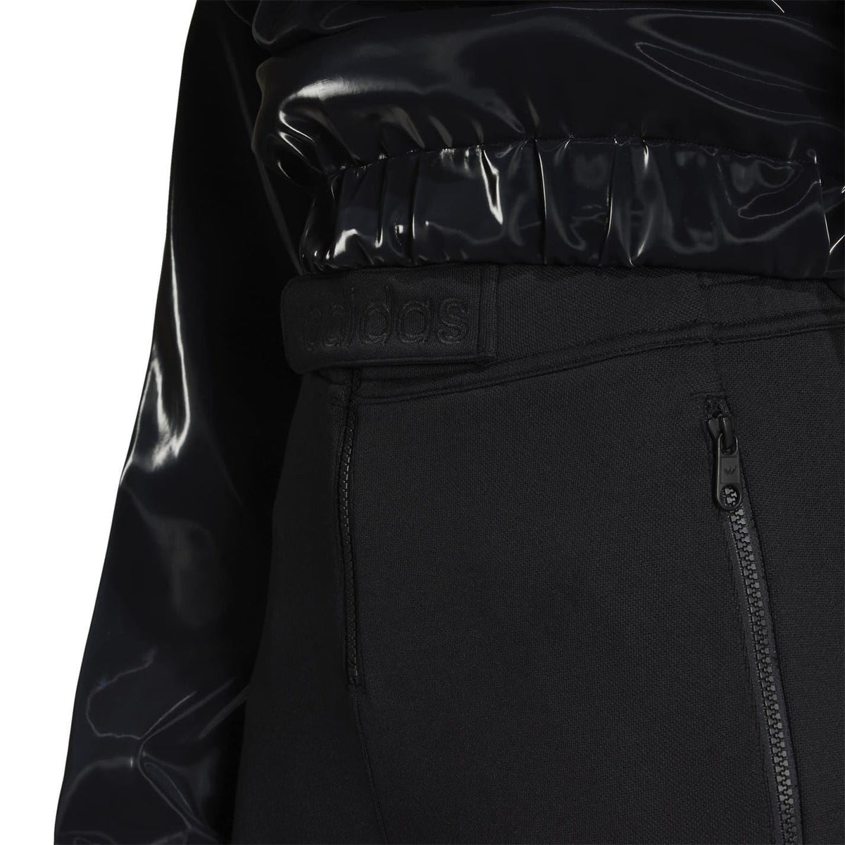 Black performance tights with zip pocket and elastic waistband