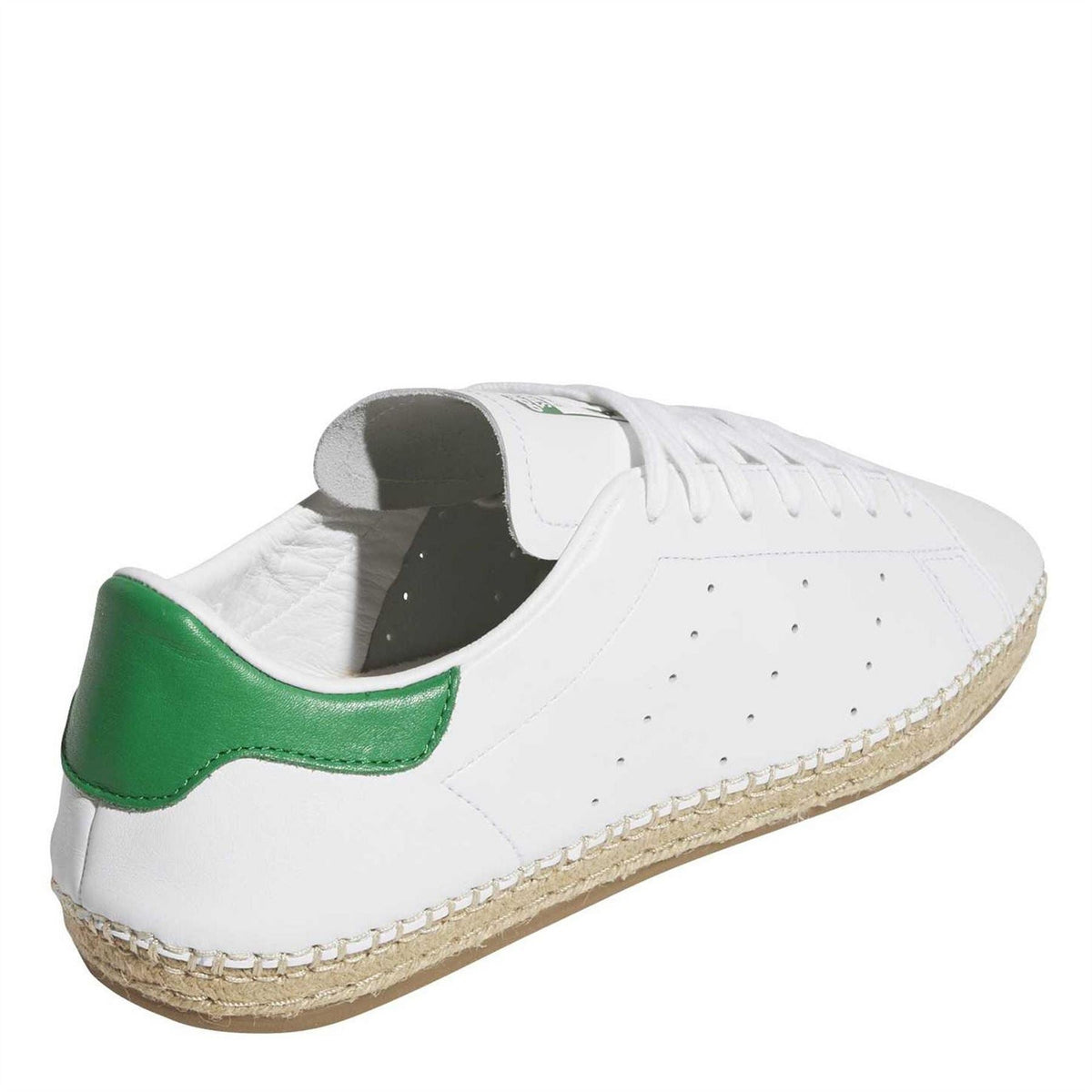 White low-top trainers with green suede-style heel panel and lace-up closure