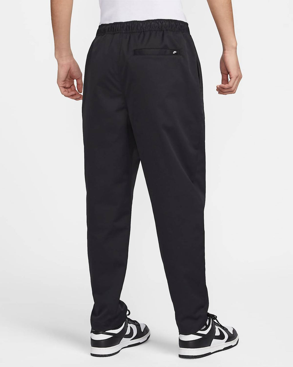 Men's Club Woven Tapered Leg Pants In Black