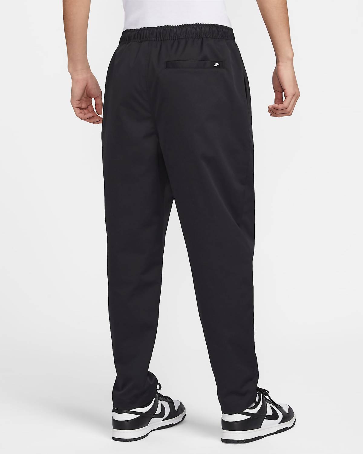 Men's Club Woven Tapered Leg Pants In Black