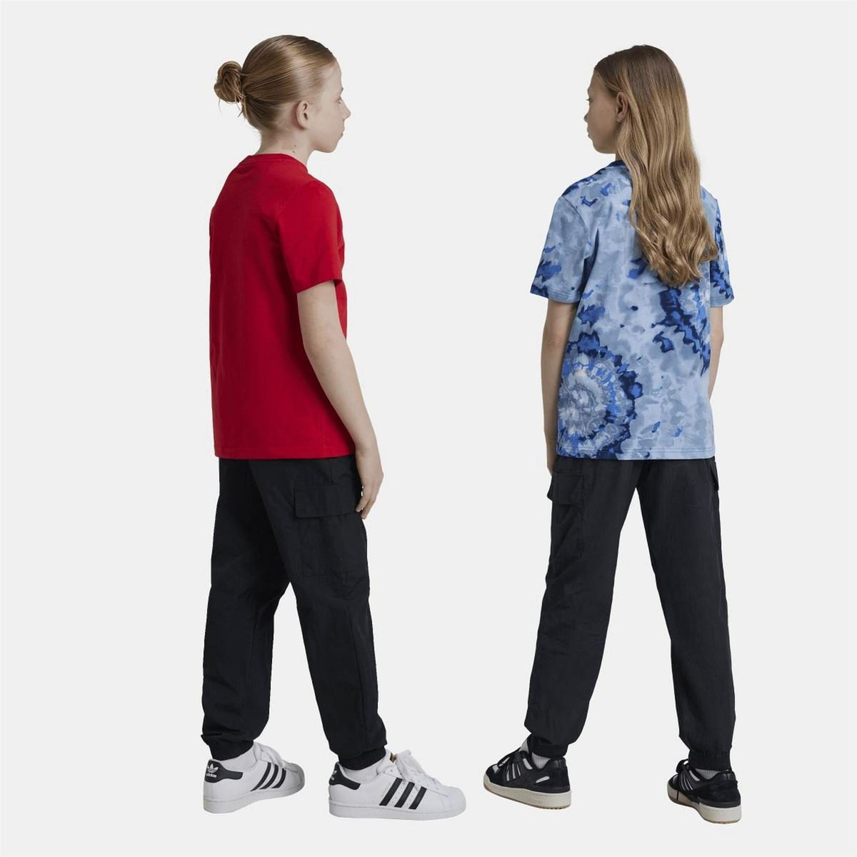Black cargo track pants with elastic waistband, side pockets and cuffed hems