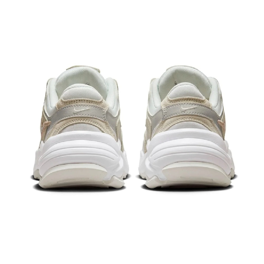 Nike women's running sneakers heel view, light bone with tan trim, cushioned white sole