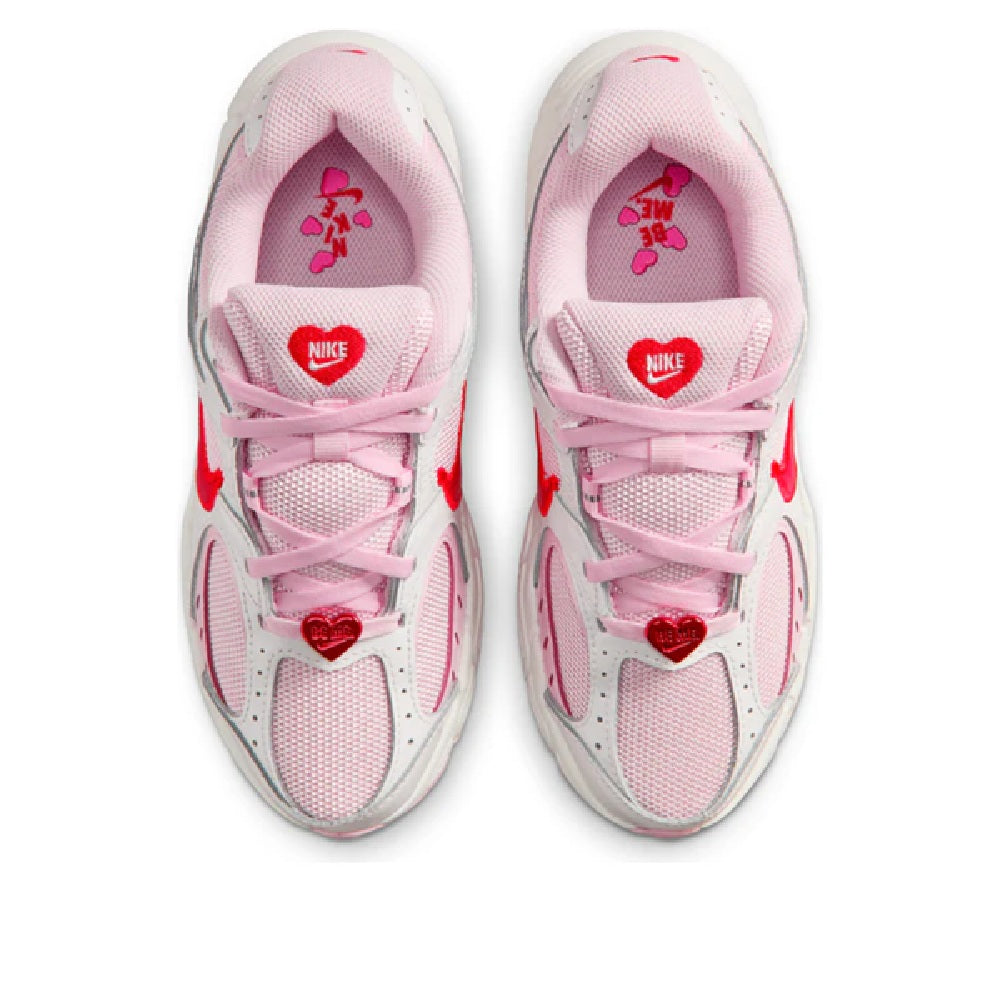 Kids' Nike V5 RNR sneakers, pink insoles with heart graphic and Nike logo